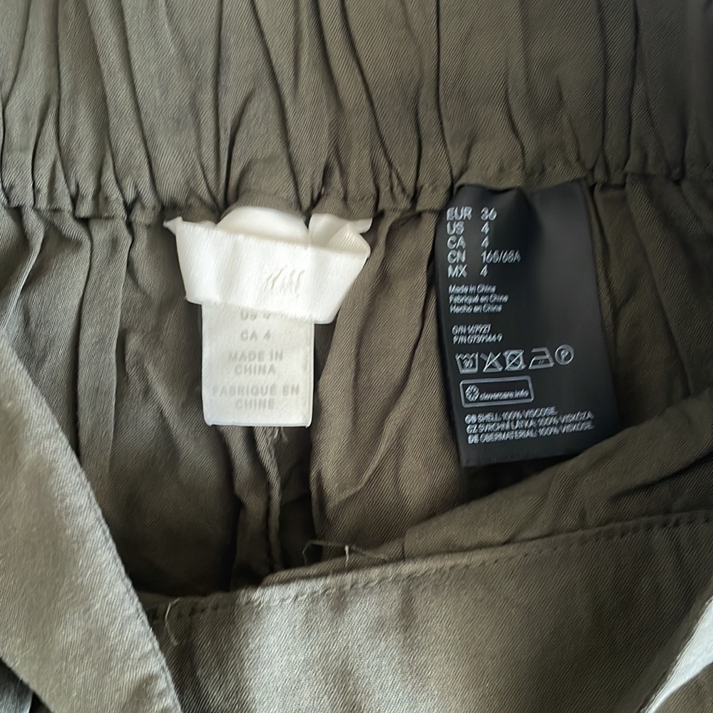 H&M S women’s high rise pull on olive green casual shorts w/pockets - Picture 3 of 6